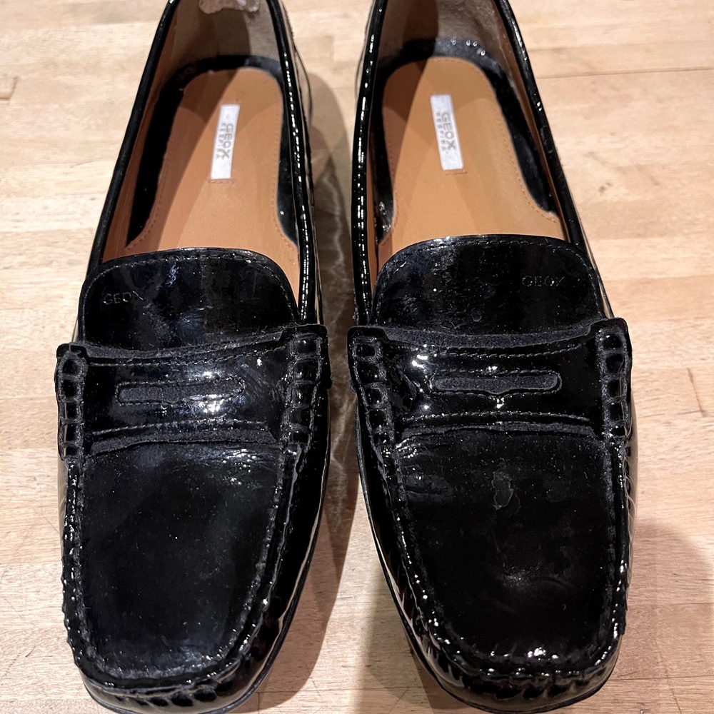Geox black patent leather loafer size 8.5 narrow foot